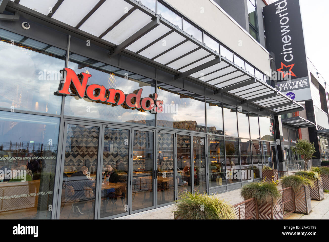 Nando's shopfront près de Cineworld cinema, Weston-Super-Mare Banque D'Images