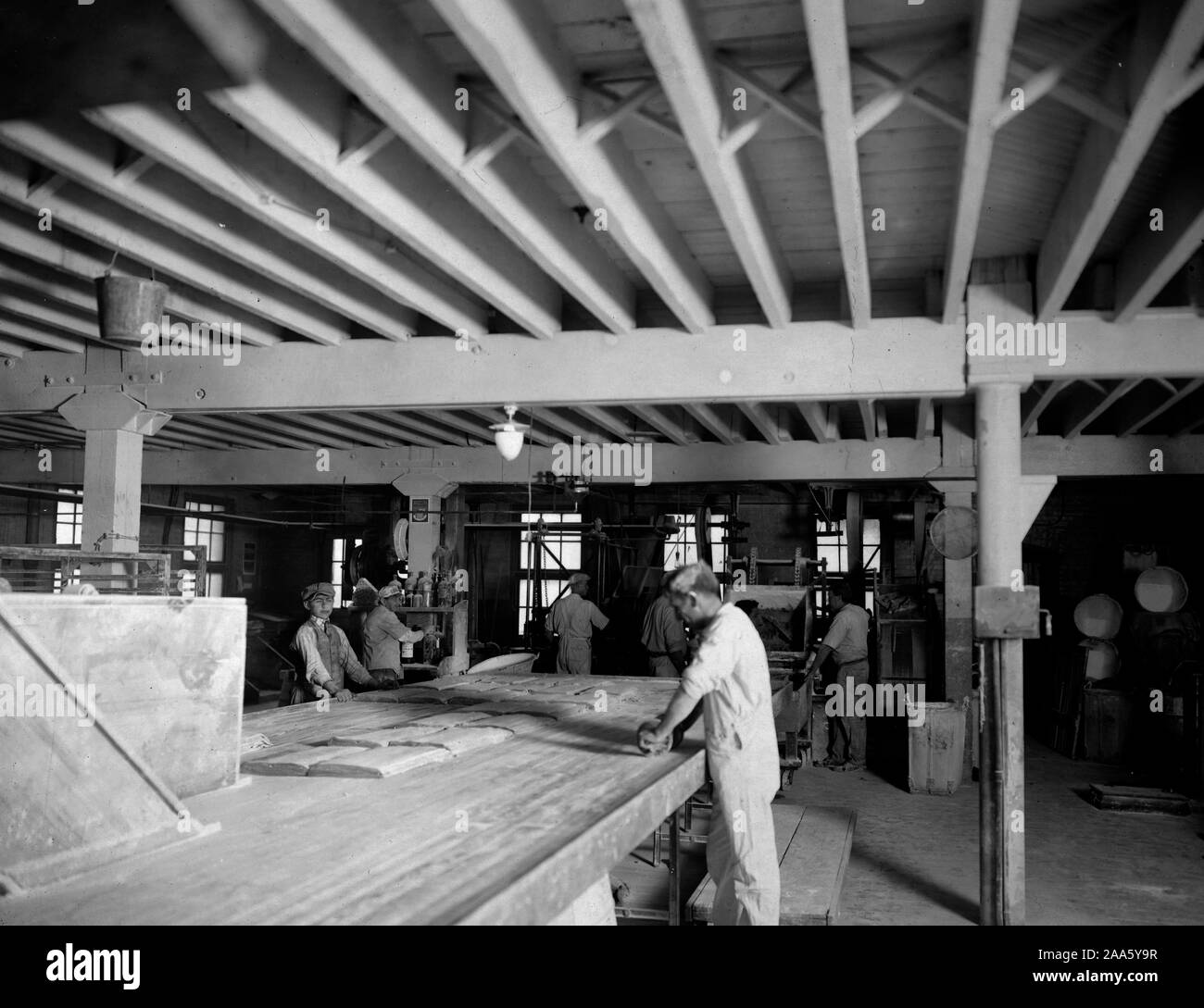 La guerre de l'industrie - Décisions - Chewing-gum CHEWING-GUM ET CHOCOLAT POUR LES SOLDATS. Un côté de la salle à four de Frank H. Fleer Co., Philadelphie, Pennsylvanie Banque D'Images