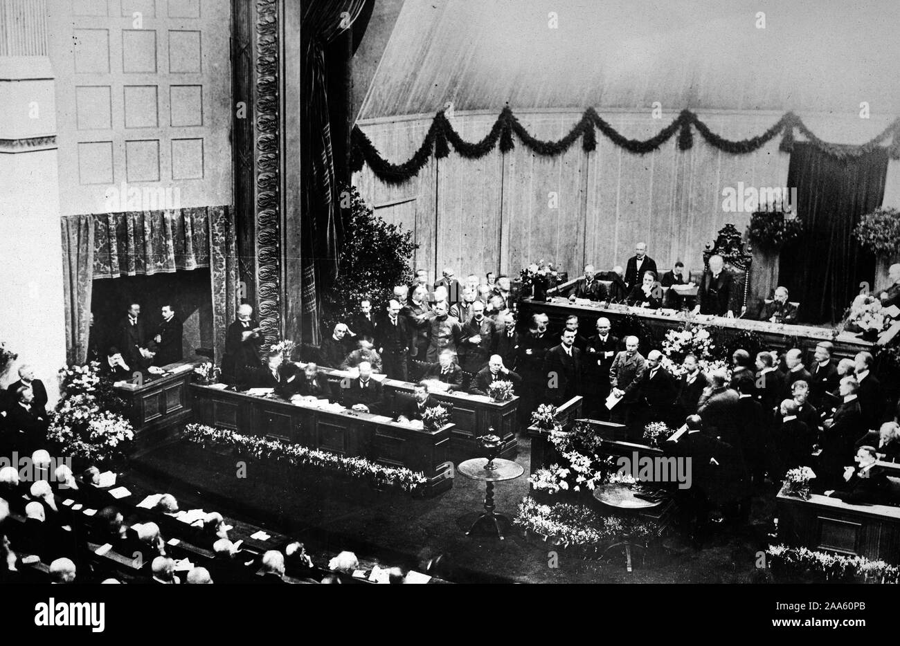 République allemande - Assemblée nationale à Weimar. Le Dr Edward David annonce son discours après son élection en tant que président de l'allemand Gouvernement constituant par vote de 274 à 250 ca. Mars 1919 Banque D'Images