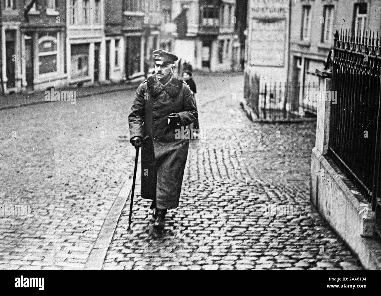 Le célèbre général Von Winterfield, qui était à la tête de l'espion allemand service en Espagne pendant la guerre, et plus tard l'un des délégués allemands pour l'armistice palabre, sur son chemin à une conférence à Spa ca. 1914-1918 Banque D'Images