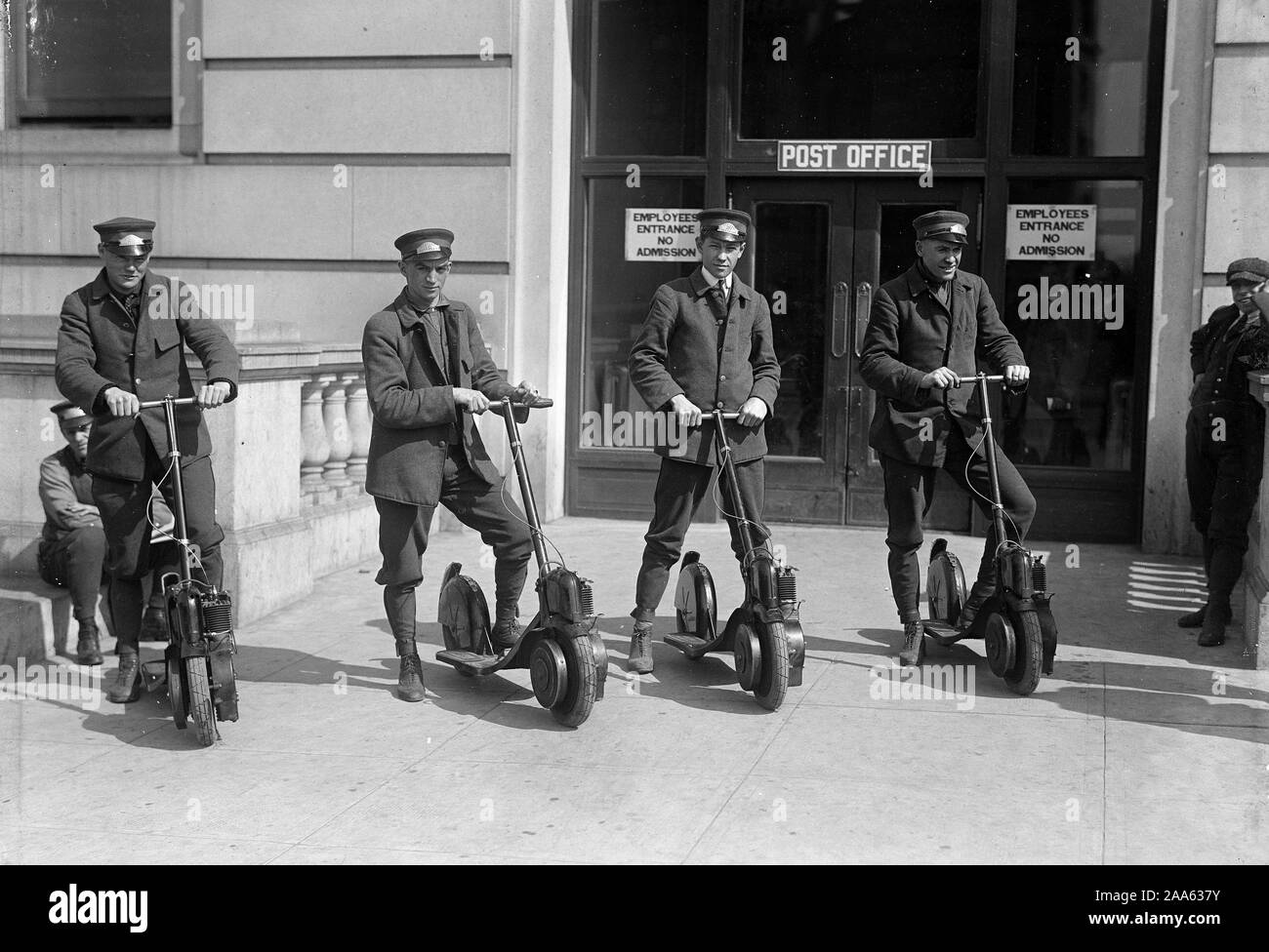 United States postiers sur les scooters motorisés ca. 1911-1917 Banque D'Images