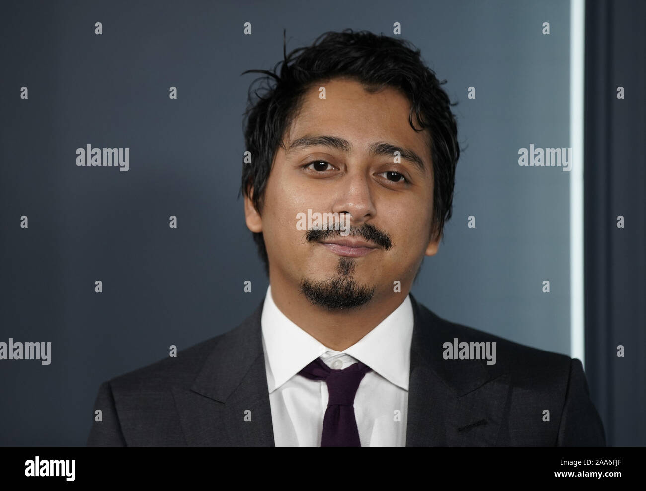 New York, États-Unis. 19 Nov, 2019. Revolori Tony arrive sur le tapis rouge lors de la première mondiale d'Apple TV 'S « serviteur' au BAM Howard Gilman Opera House le Mardi, Novembre 19, 2019 à New York. Photo de John Angelillo/UPI UPI : Crédit/Alamy Live News Banque D'Images