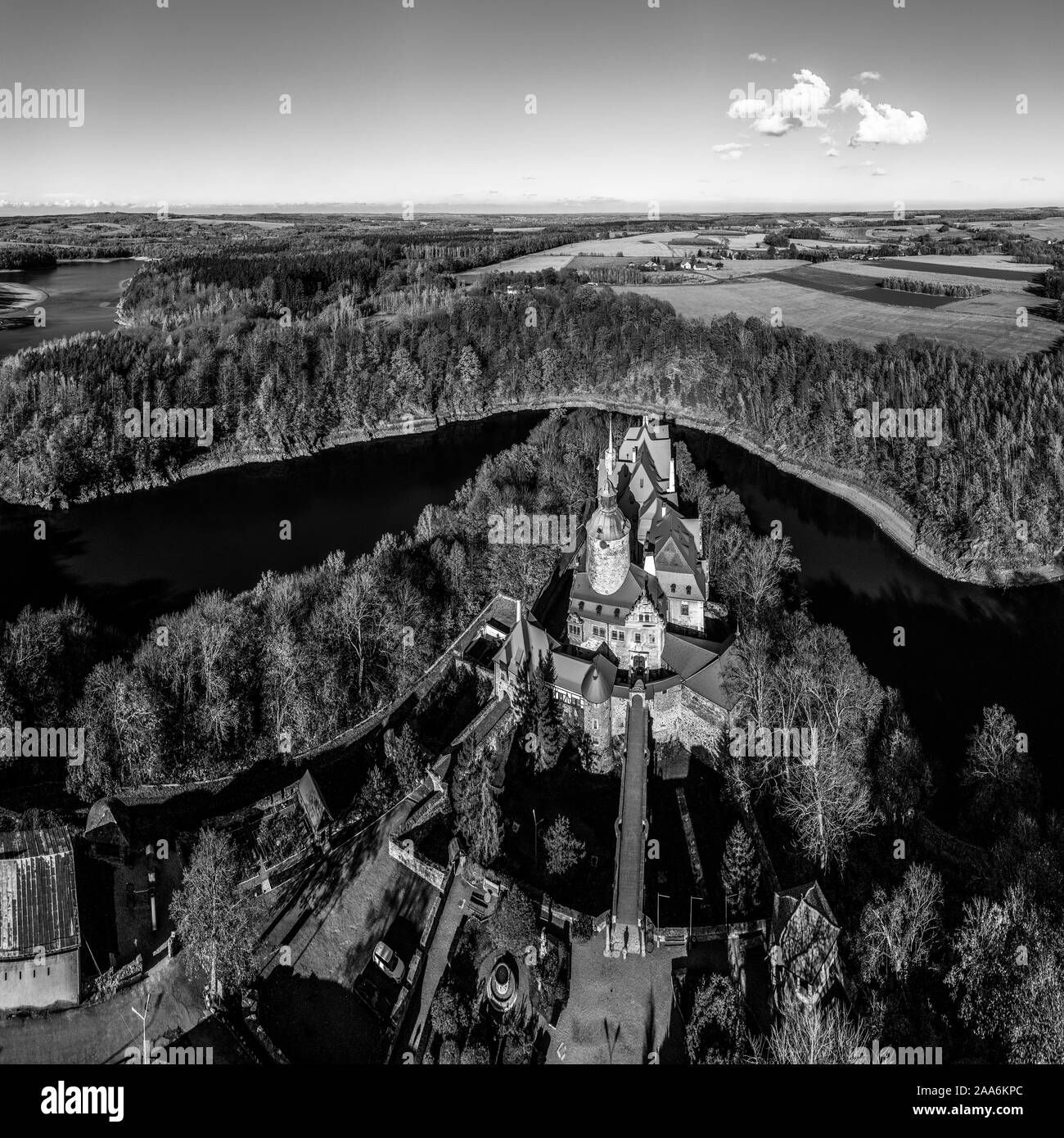 Vue panoramique sur château Czocha, Pologne. Photographie de drones. Banque D'Images Vue panoramique sur château Czocha, Pologne. Photographie de drones. Banque D'Images