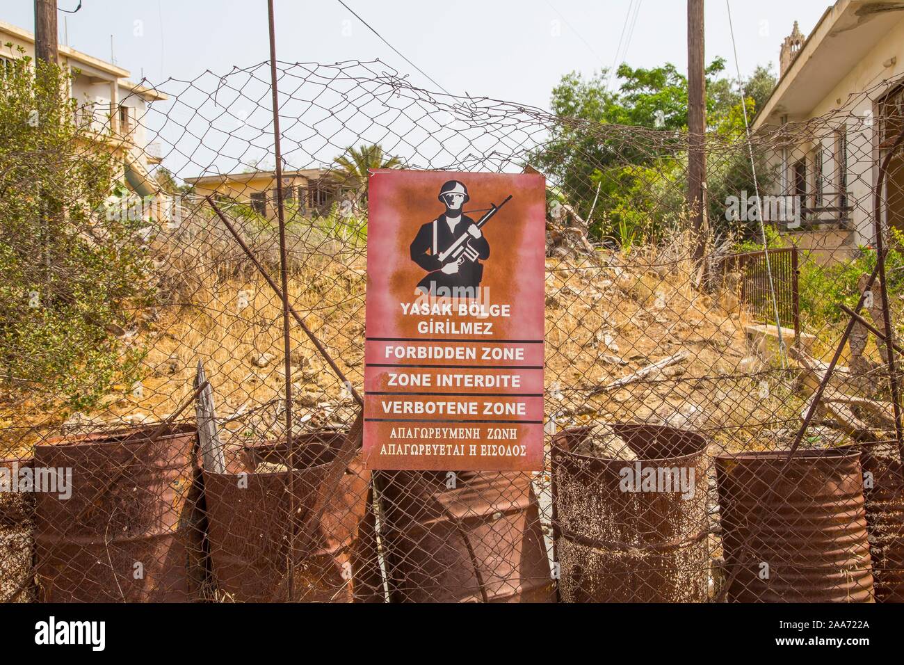 Ville fantôme Varosha clôturé près de Famagouste, dans le nord de Chypre, Chypre Banque D'Images