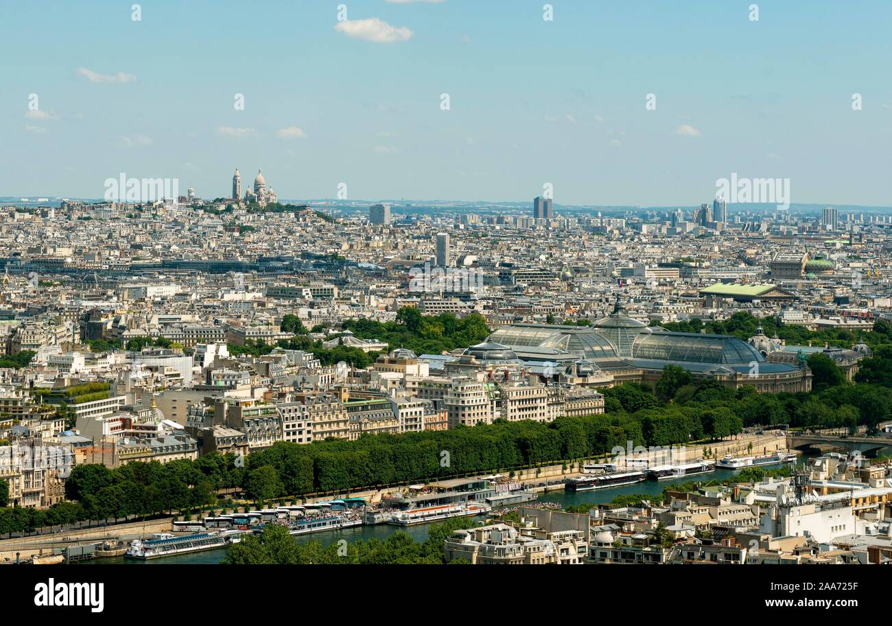 Vue sur la ville, vue de la Basilique du Sacré-Coeur et le Grand Palais, vue de la Tour Eiffel, Paris, France Banque D'Images