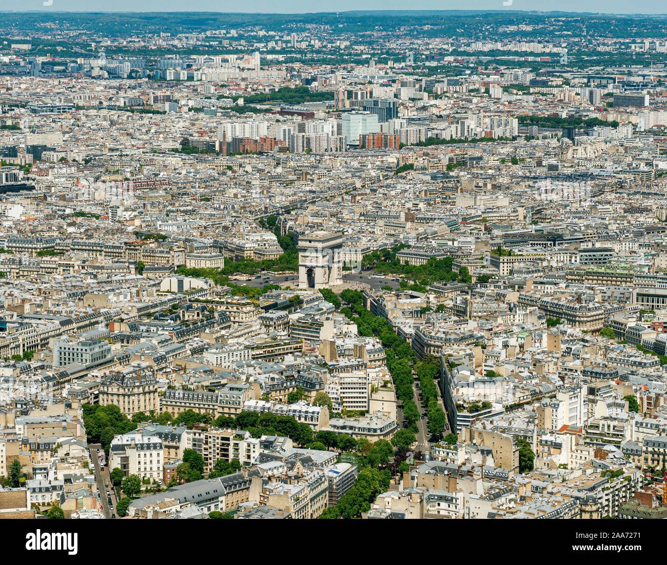 Vue sur la ville, vue de la Tour Eiffel à l'Arc de triomphe, Arc de Triomphe, Place Charles de Gaulle, Paris, Ile-de-France, France Banque D'Images