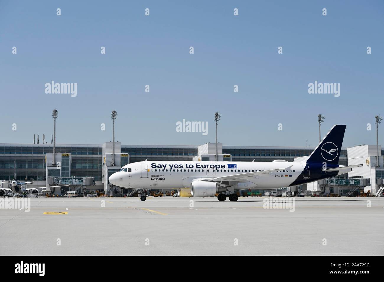 Dire oui à l'Europe, Airbus A320-214, Lufthansa, avions spéciaux, en rouleau, Terminal 2, Aéroport de Munich, Haute-Bavière, Bavière, Allemagne Banque D'Images