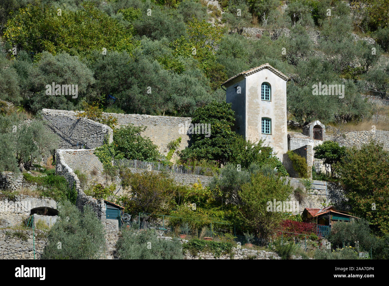 Maison & jardin clos minuscule dans la vallée du Var Entrevaux Alpes de Haute Provence Banque D'Images