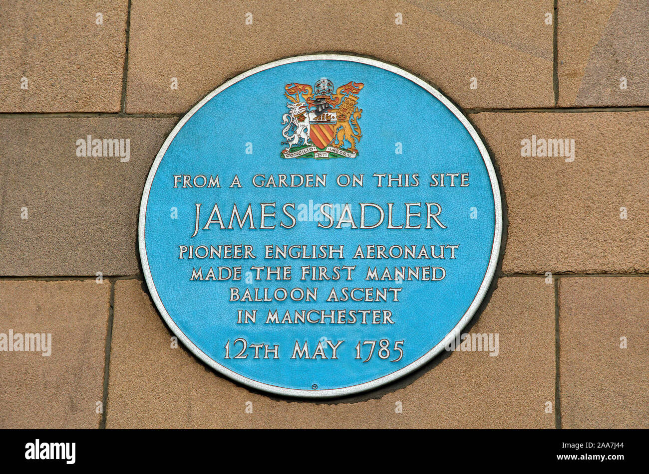 Blue plate dédié à James Sadler l'aéronautique anglaise qui a fait le premier vol en montgolfière par un anglais à Manchester, en Angleterre. Banque D'Images