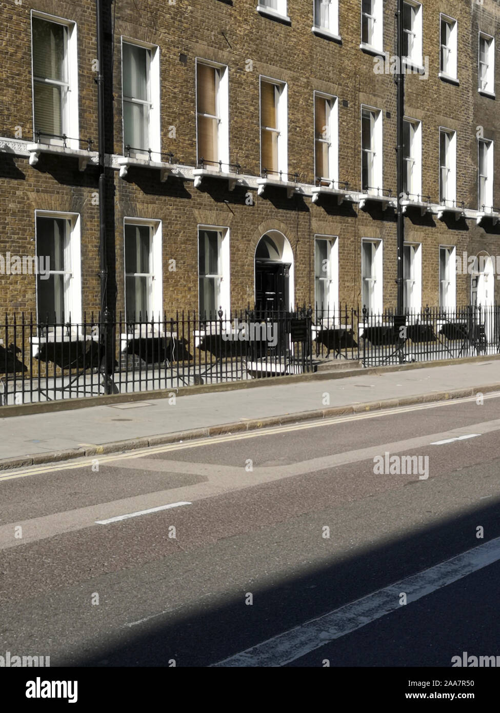 Une rangée de maisons de ville géorgiennes dans le centre de Londres. Banque D'Images