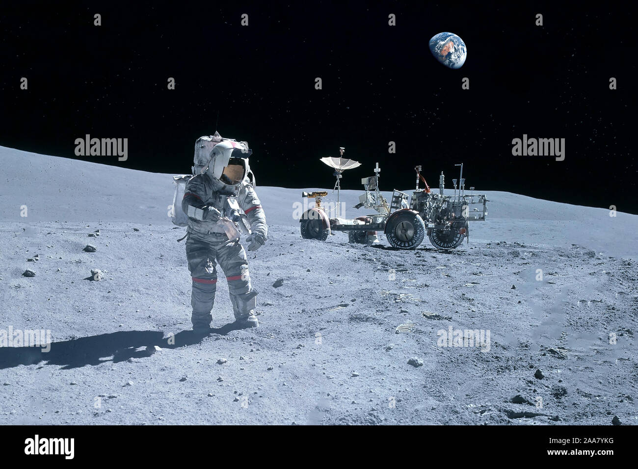 Près de l'astronaute lune rover sur la lune. Avec terrain sur l'horizon. Les éléments de cette image ont été fournies par la NASA. Banque D'Images