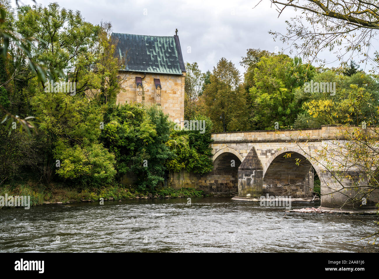 Die romanische Werrabrücke Liboriuskapelle und die aus dem 13. Jahrhundert à Creuzburg, Thüringen, Kasbach-ohlenberg, Deutschland | roman Werrabrücke Banque D'Images