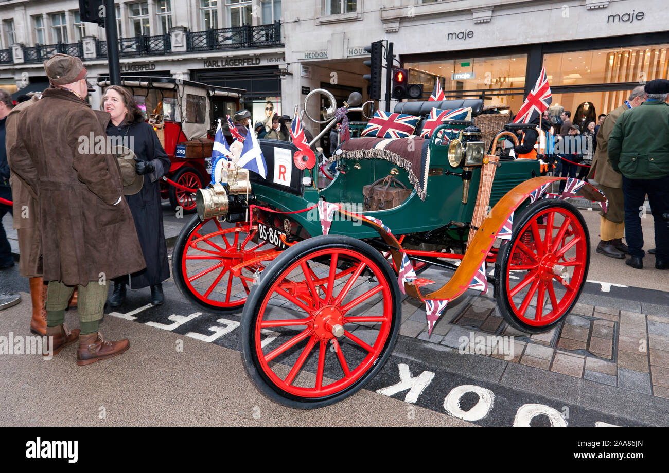 Avis de Mark Ferrell's, 1901, Albion Dogcart, Mark a remporté le concours d'elégance automobile Période , Prix de vêtements, au 2019, rue Regent Motor Show Banque D'Images