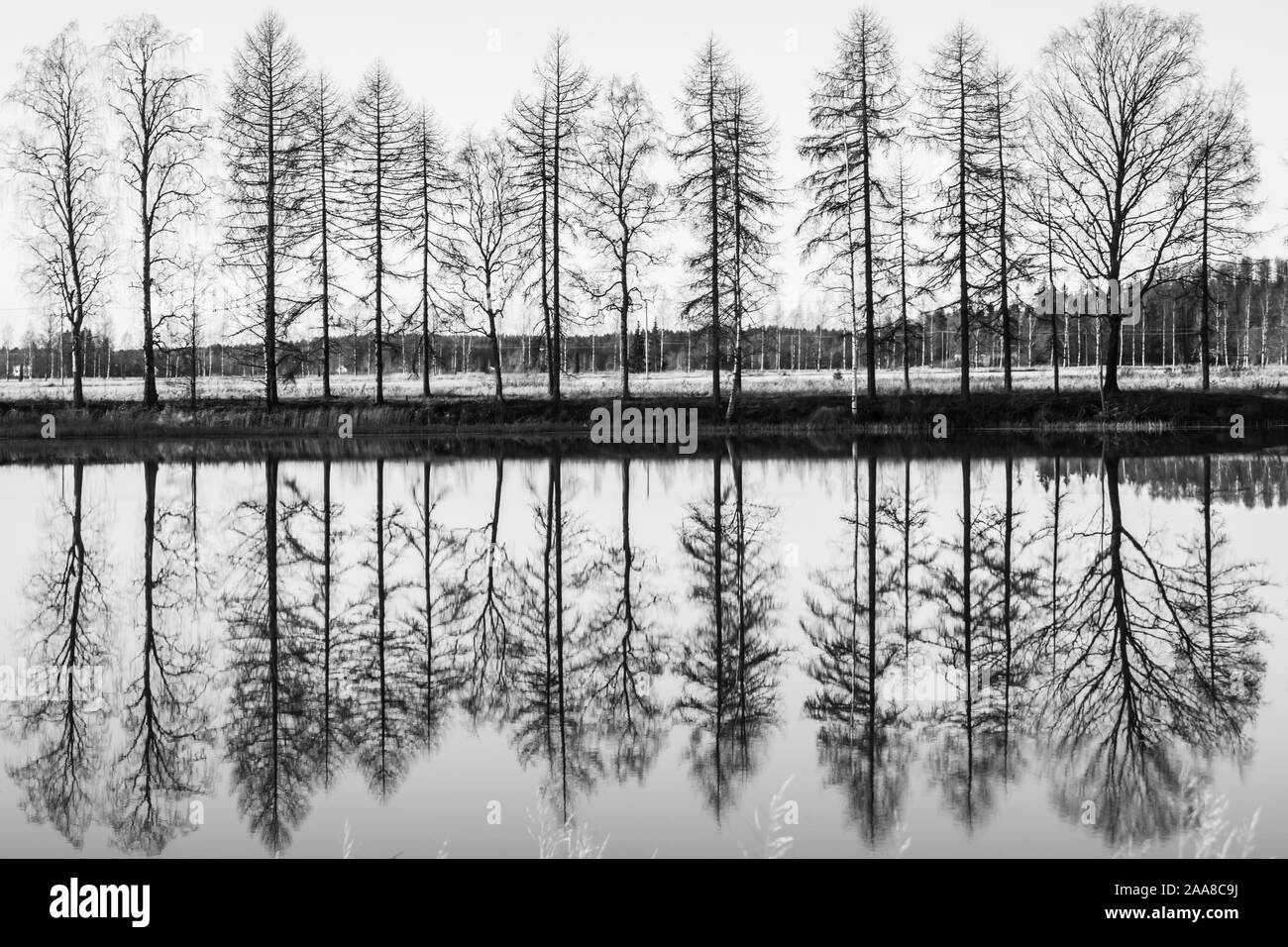 Beau paysage d'automne des eaux de la rivière Kymijoki. La Finlande, de la Kymi, Kouvola. WB photo. Banque D'Images