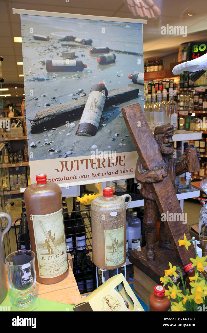 Kruidenbitter Juttertje - une liqueur d'Herbes néerlandais de l'île de Texel Banque D'Images