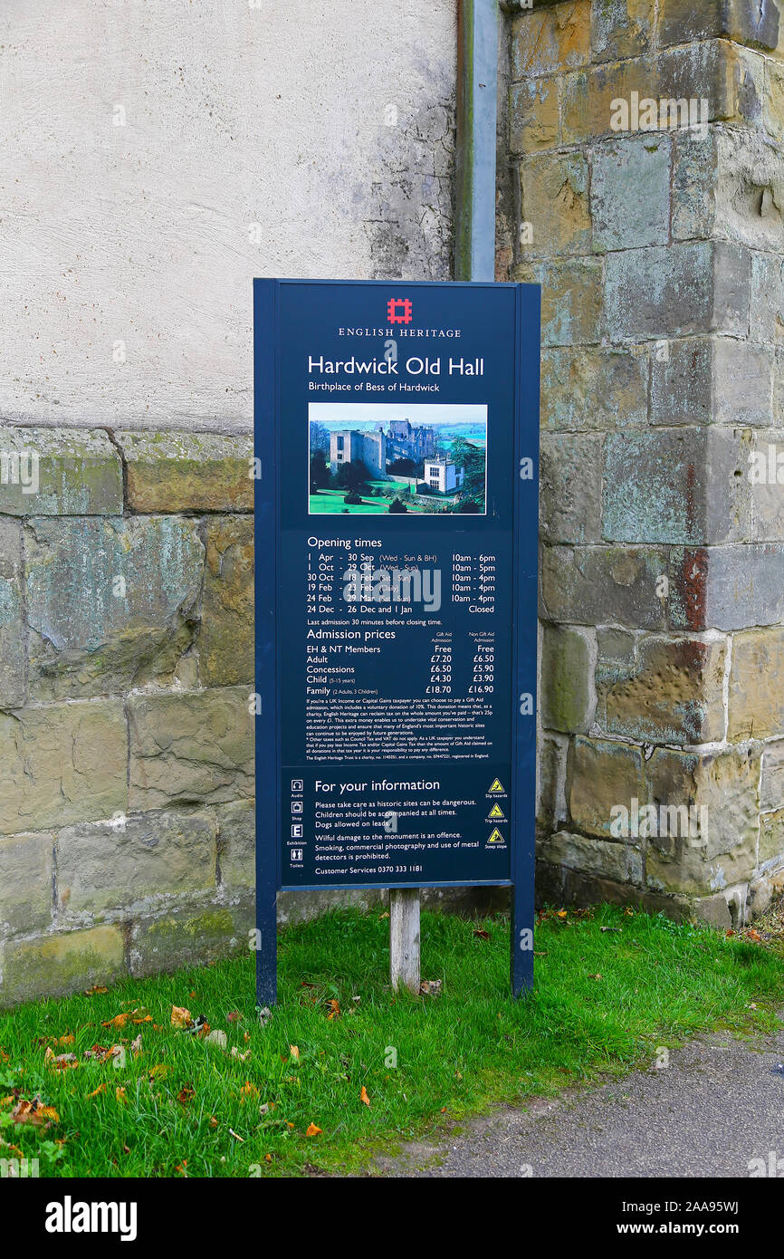 Un panneau d'information ou conseil à Hardwick Old Hall, Derbyshire, Angleterre, RU Banque D'Images