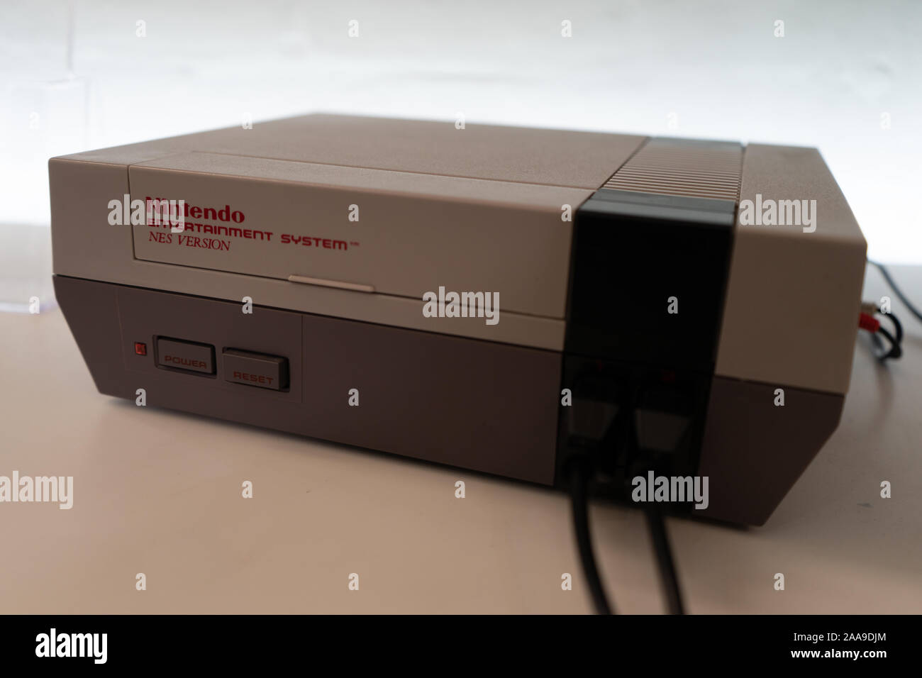 Un original Nintendo Entertainment System ou NES, d'abord réalisés dans les années 1980 Banque D'Images