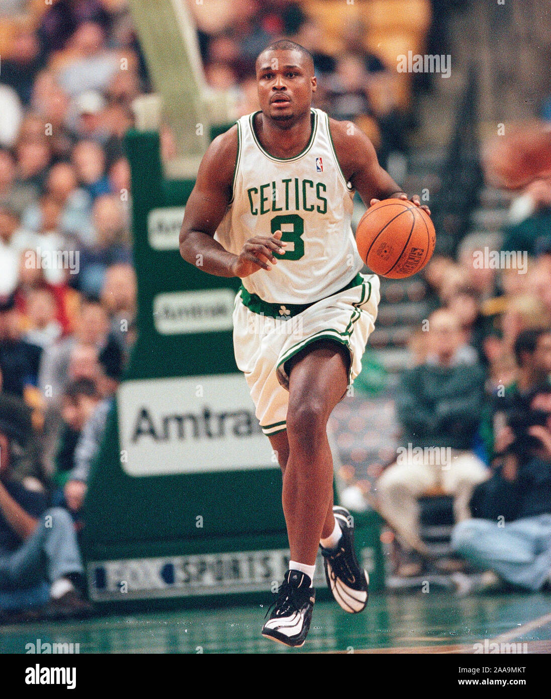 Boston Celtics #  8 Antoine Walker jeu action contre le Miami Heat au Fleet Center de Boston MA USA Dec 1999 Photo de Bill Belknap Banque D'Images