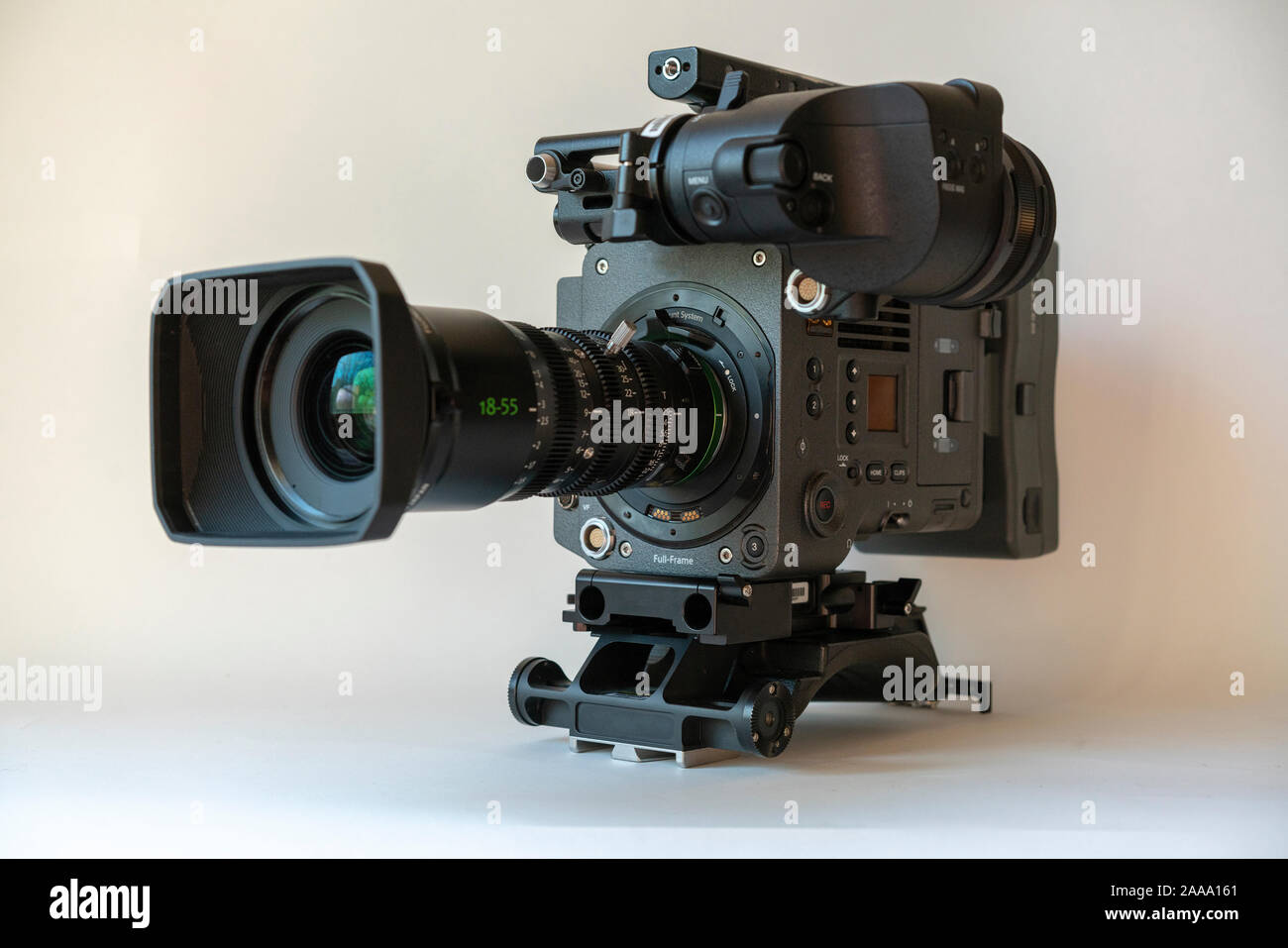 Épaule professionnel caméras broadcast Cinéma Photo Stock - Alamy