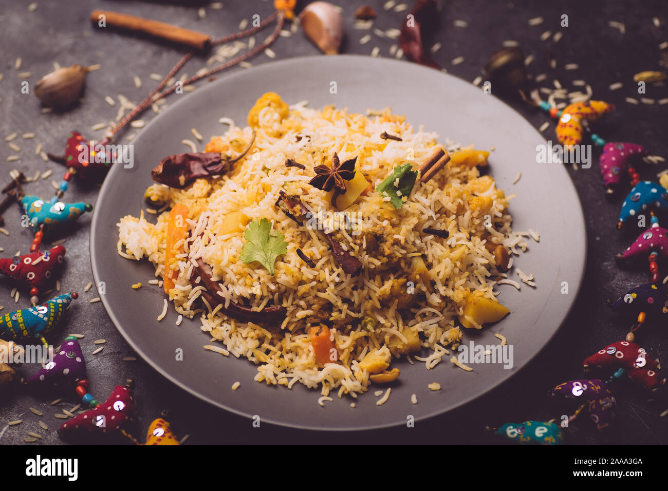 Riz Biryani biryani de légumes (). Riz basmati indien, curry de légumes et épices. Cuisine indienne. Banque D'Images