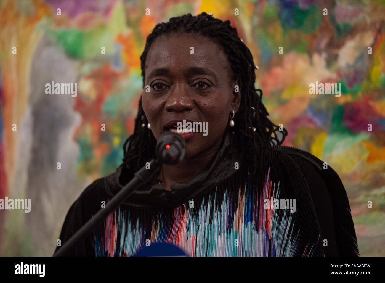 Bonn, Allemagne. 19 Nov, 2019. Le Dr Auma OBAMA, écrivain, fondateur et président de l'AUMA Obama Foundation C Sauti Kuu au Kenya, parle merci mots, Walter Scheel cérémonie de remise des prix, 5ème prix Walter Scheel sur 19.11.2019 à la Villa Hammerschmidt à Bonn, dans le monde de l'utilisation | Credit : dpa/Alamy Live News Banque D'Images