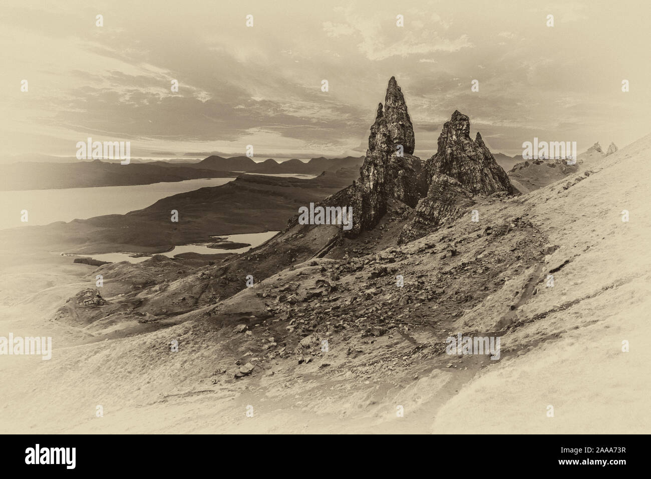 Le vieil homme de Storr rock pinnacles tour [en] monochrome sur l'île de Skye dans les îles occidentales de l'Écosse Banque D'Images