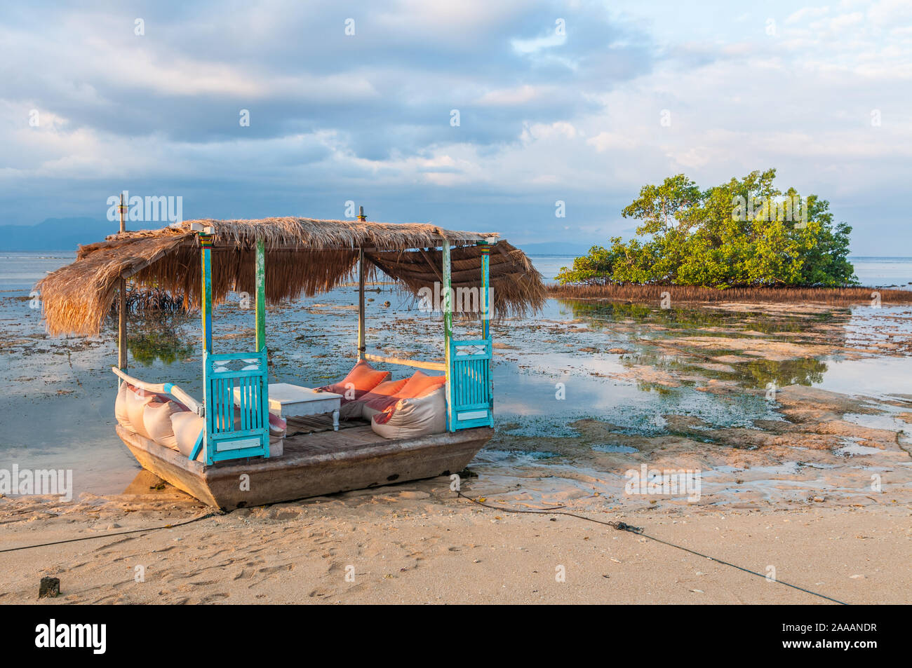 Salon de plage à marée basse, float, Nusa Lembongan, à Bali, Indonésie Banque D'Images