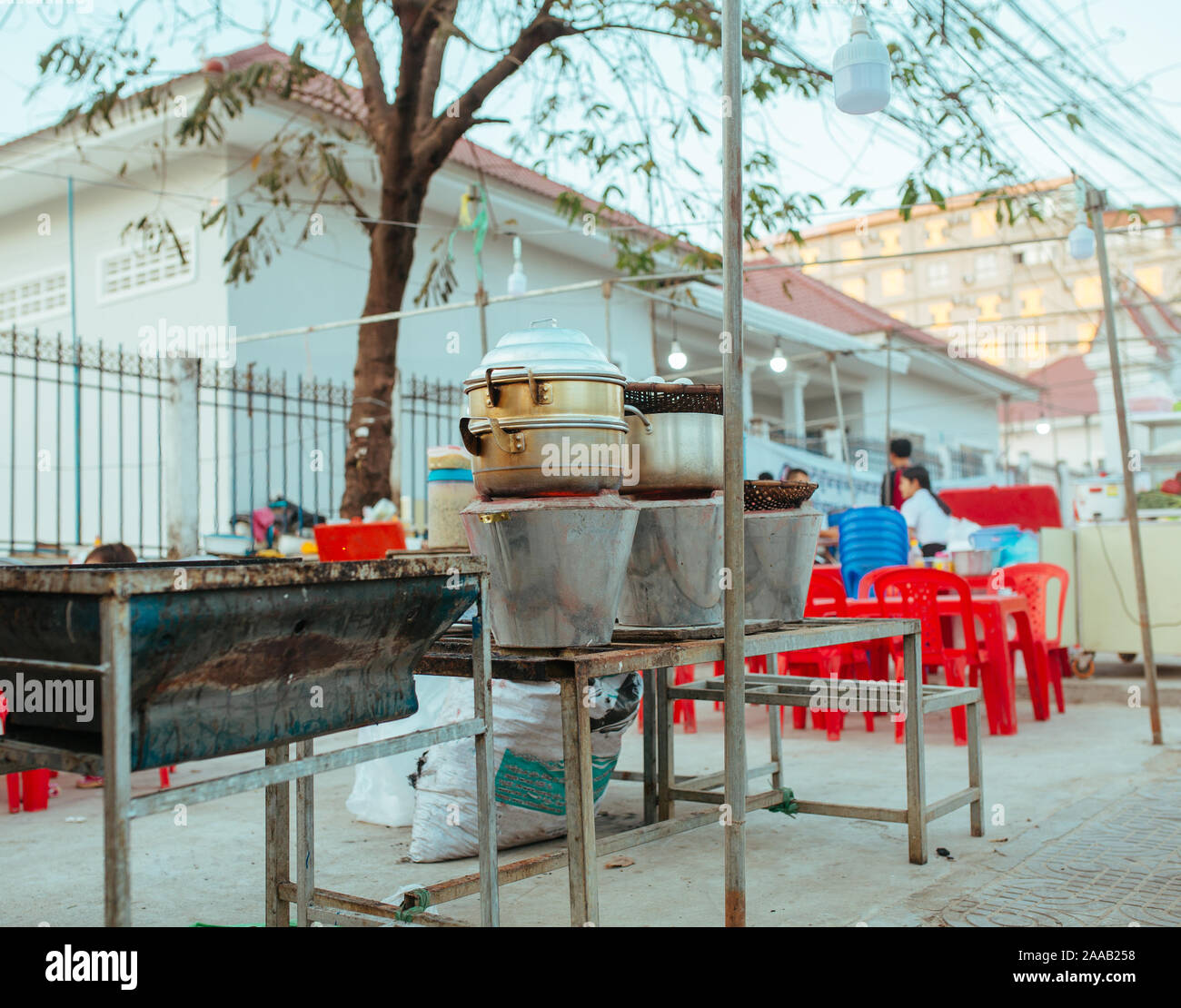 Oeufs de Poulet mijoté avec des embryons dans Cambodin street restaurant Banque D'Images