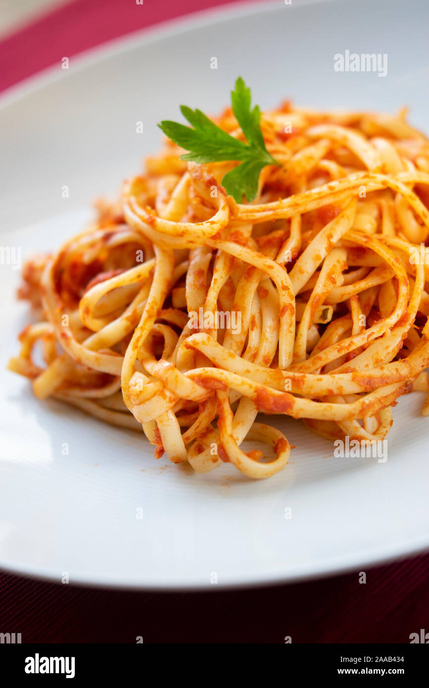 Spaghetti à la sauce tomate Banque D'Images