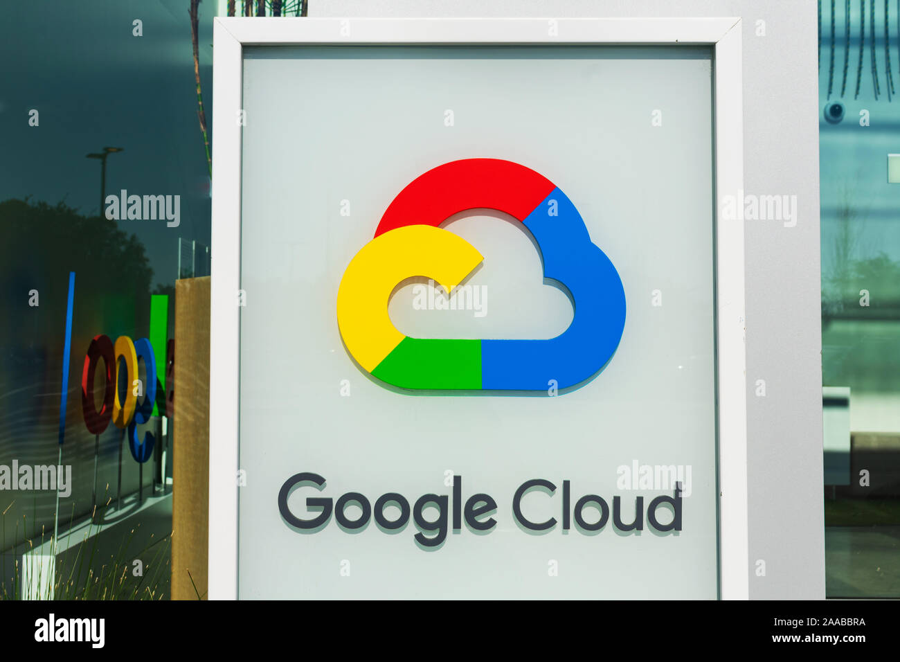 Logo Google Cloud en forme de nuage. Les couleurs trouvés dans le logo sont le bleu, rouge, jaune et vert - Sunnyvale, Californie, USA - Novembre 2019 Banque D'Images