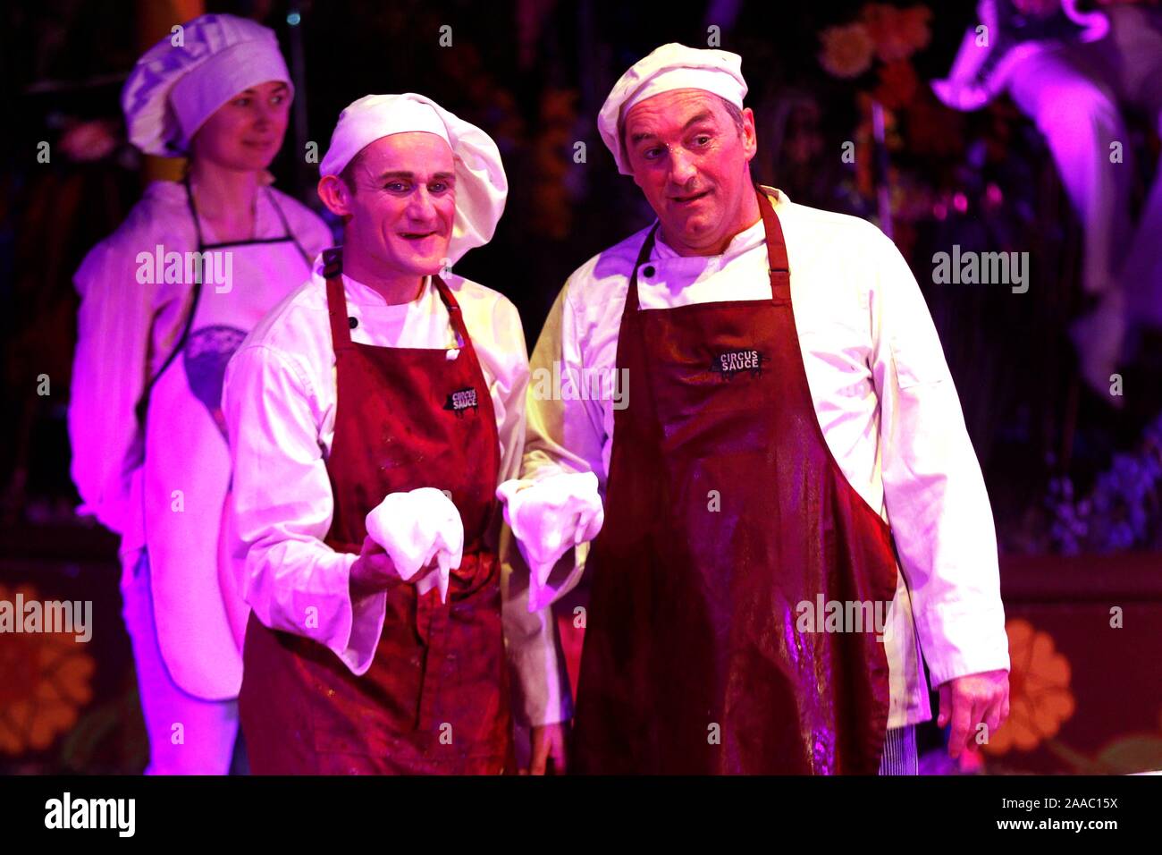 Jan Erik Brenner et Tweedy, l'hilarant duo clown faisant éclabousser un sketch slapstick Dans Xanadu. Banque D'Images