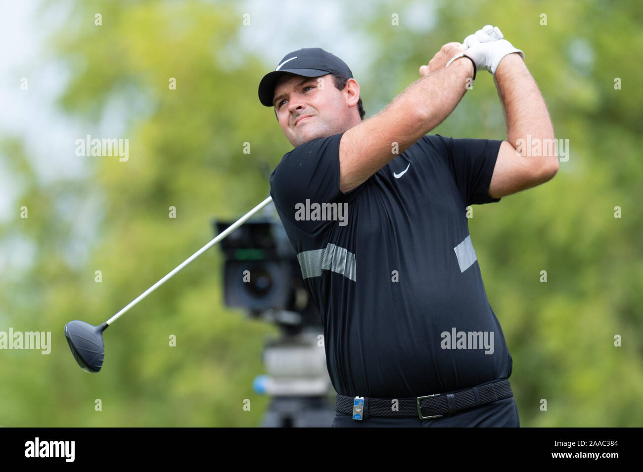 Dubaï, Émirats arabes unis. 21 Nov, 2019. Patrick Reed de la USA tees au deuxième trou à la ronde 1 au cours de la DP World Tour Championship à Jumeirah Golf Estates, Dubai, Émirats arabes unis le 21 novembre 2019. Photo de Grant l'hiver. Usage éditorial uniquement, licence requise pour un usage commercial. Aucune utilisation de pari, de jeux ou d'un seul club/ligue/dvd publications. Credit : UK Sports Photos Ltd/Alamy Live News Banque D'Images