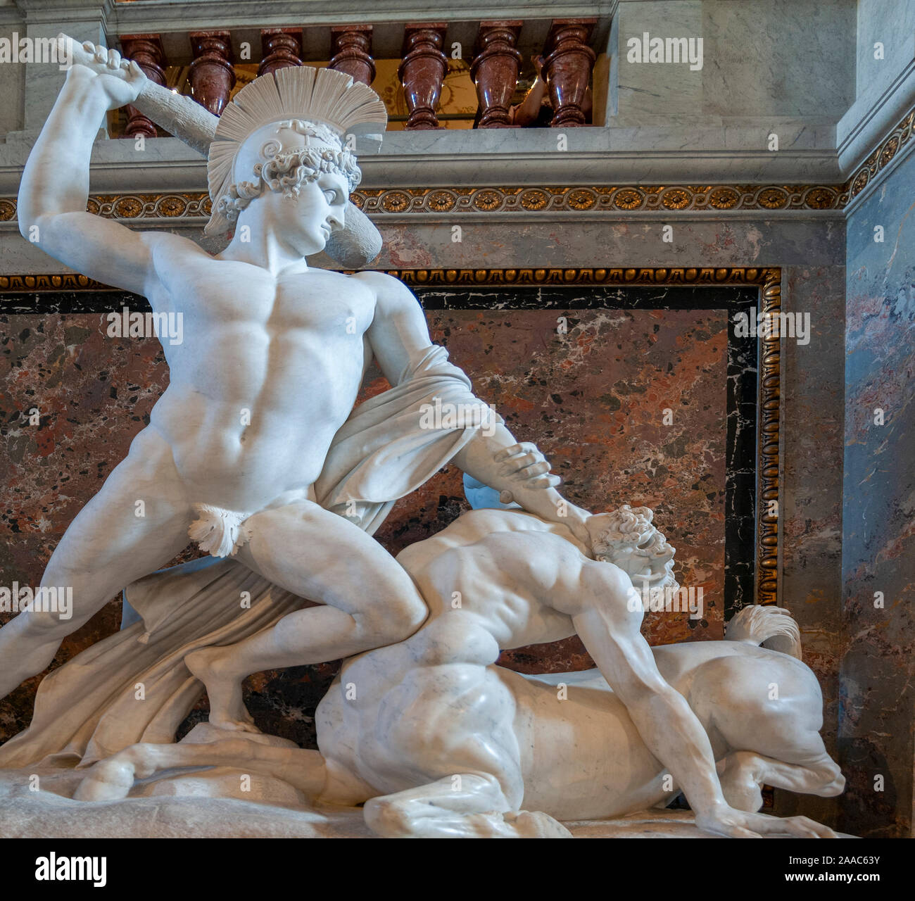 Intérieur du Kunsthistorisches Museum (Musée des beaux-arts) à Vienne, Autriche. Sculpture en marbre, Thésée bat le Centaure, 1875 par Antonio Cano Banque D'Images