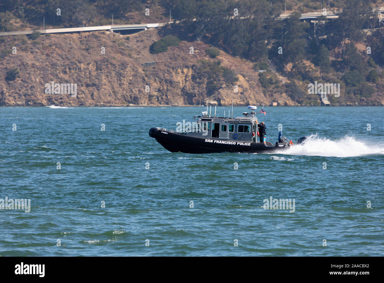 Département de Police de San Francisco le bateau de patrouille dans la baie de San Francisco, Californie, USA Banque D'Images