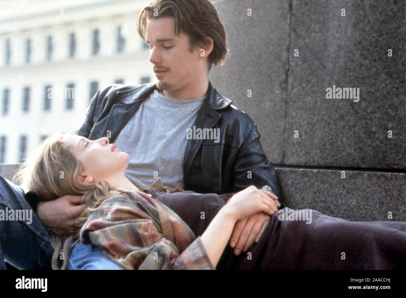 ETHAN HAWKE et Julie Delpy dans avant le lever du soleil (1995), réalisé par Richard Linklater. Credit : Castle Rock Entertainment / Album Banque D'Images