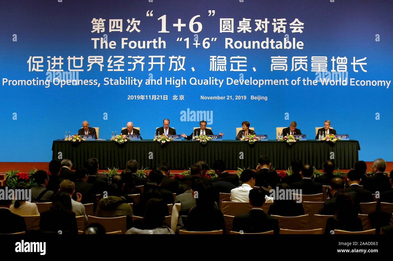 Beijing, Chine. 21 Nov 2019. (L-R) de Angel Gurria, Secrétaire général de l'Organisation de coopération et de développement économiques (OCDE), Directrice adjointe pour l'Alan Wolff Organisation mondiale du commerce (OMC), le président de la Banque mondiale, David Malpass, le Premier ministre chinois Li Keqiang, Fonds monétaire international (FMI), Kristalina Georgieva, Directrice de l'Organisation internationale du Travail (OIT), Guy Ryder, directeur général et Conseil de stabilité financière (CSF) Président Randal Quarles face aux médias au cours de la quatrième '16' Round Table dialogue à Pékin le jeudi 21 novembre, 2019. La Chine doit faire un meilleur Banque D'Images