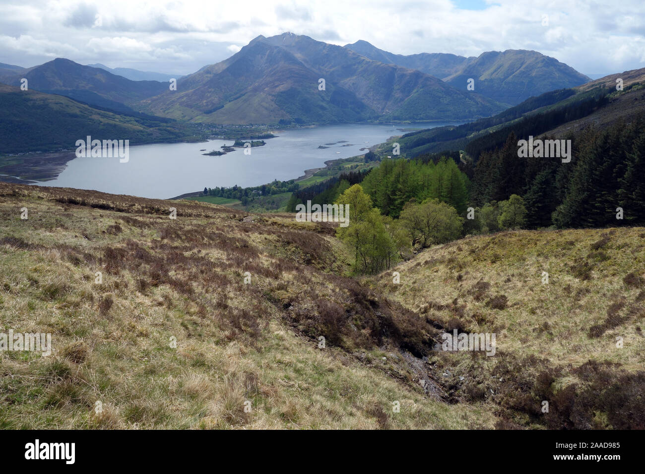 Les montagnes écossaises sur Munros de Beinn a' Bheithir & Loch Leven depuis la colline de chemin Callert House, Highlands, Scotland, UK. Banque D'Images