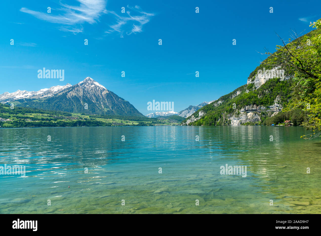 Classic vue panoramique sur un lac sur une journée ensoleillée en été, Allemagne Banque D'Images