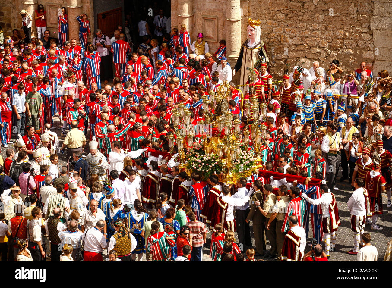 Espagne (Valencia) Algemesì Fête de la Mare de Deu de la Salut : Basílica Menor de San Jaime Apóstol de Algemesí avec Muixeranga groupe folklorique Banque D'Images