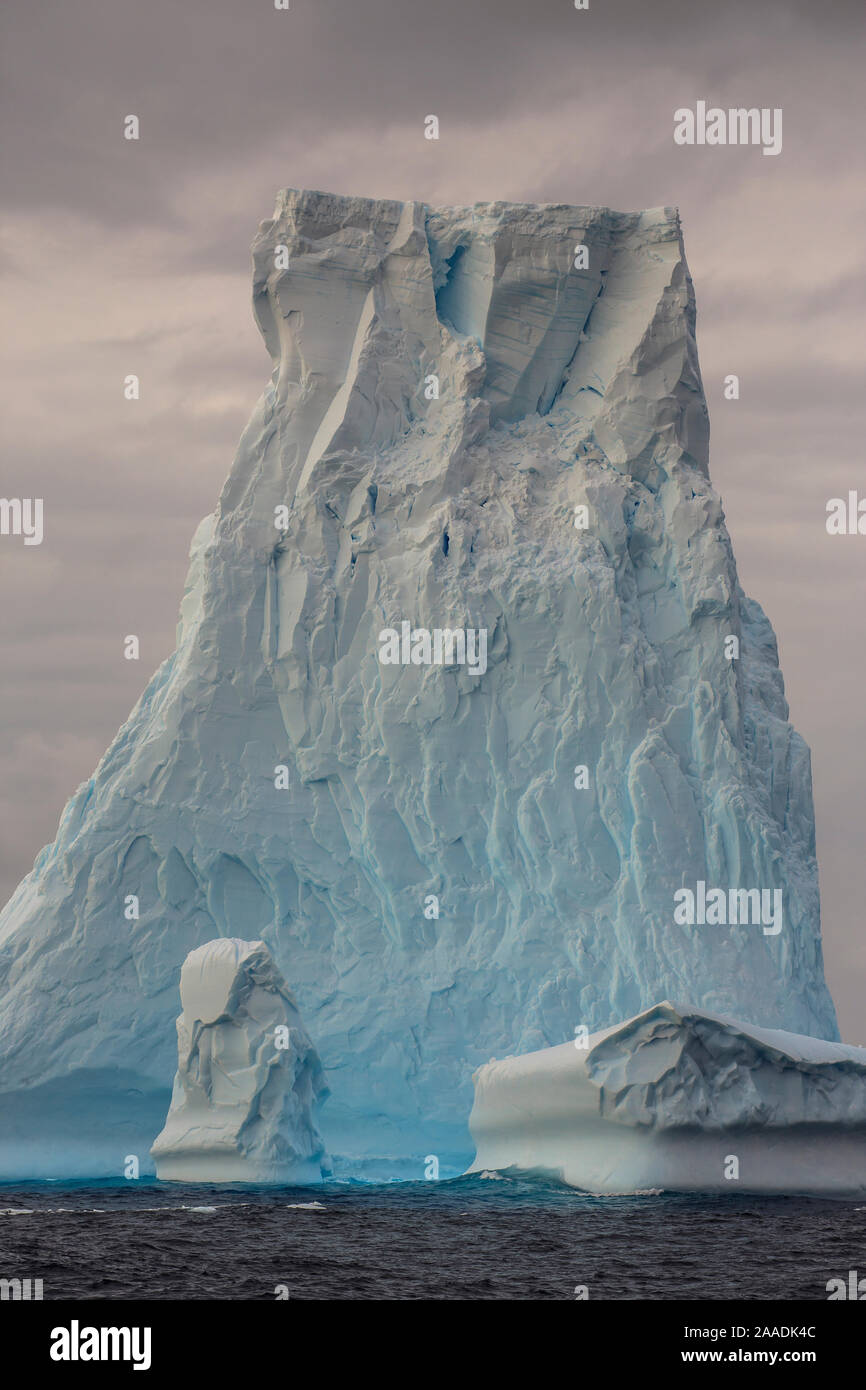 Iceberg, érodées par les vagues, mer de Ross, Antarctique. Février 2017. Pour le Projet Eau douce photographié Banque D'Images