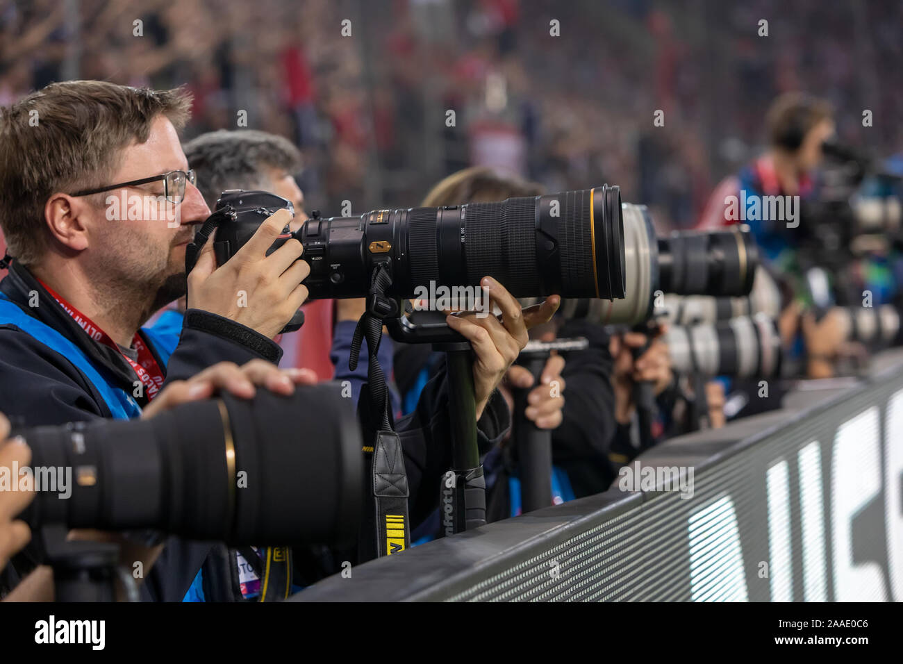 Le Pirée, Grèce - 22 octobre 2019 : les photographes lors de la Ligue des Champions match entre l'Olympiakos vs Bayern au Georgios Karaiskakis stadium Banque D'Images