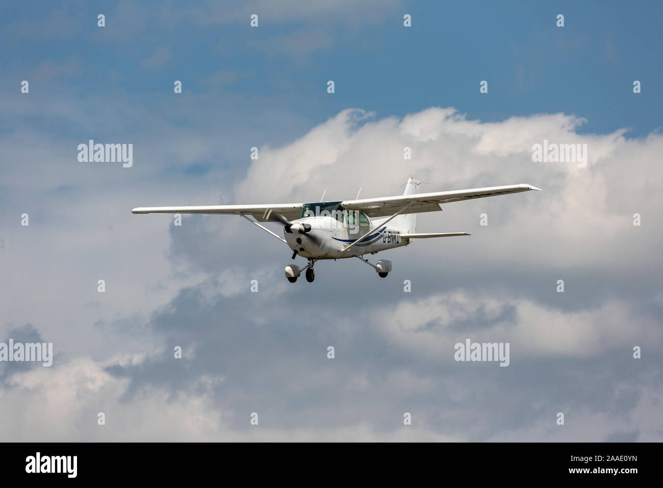Cessna 172N, G-BNKD d'enregistrement, pour atterrir à Dunkeswell, Devon. Banque D'Images