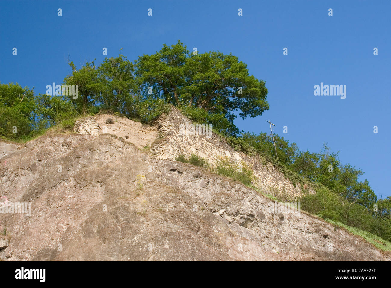 Limbourg Naturschutzgebiet bei Sasbach, am Kaiserstuhl, Bade-Wurtemberg, Deutschland die Felswand unter der ruine il Limburgitlava aus der Limbourg Banque D'Images
