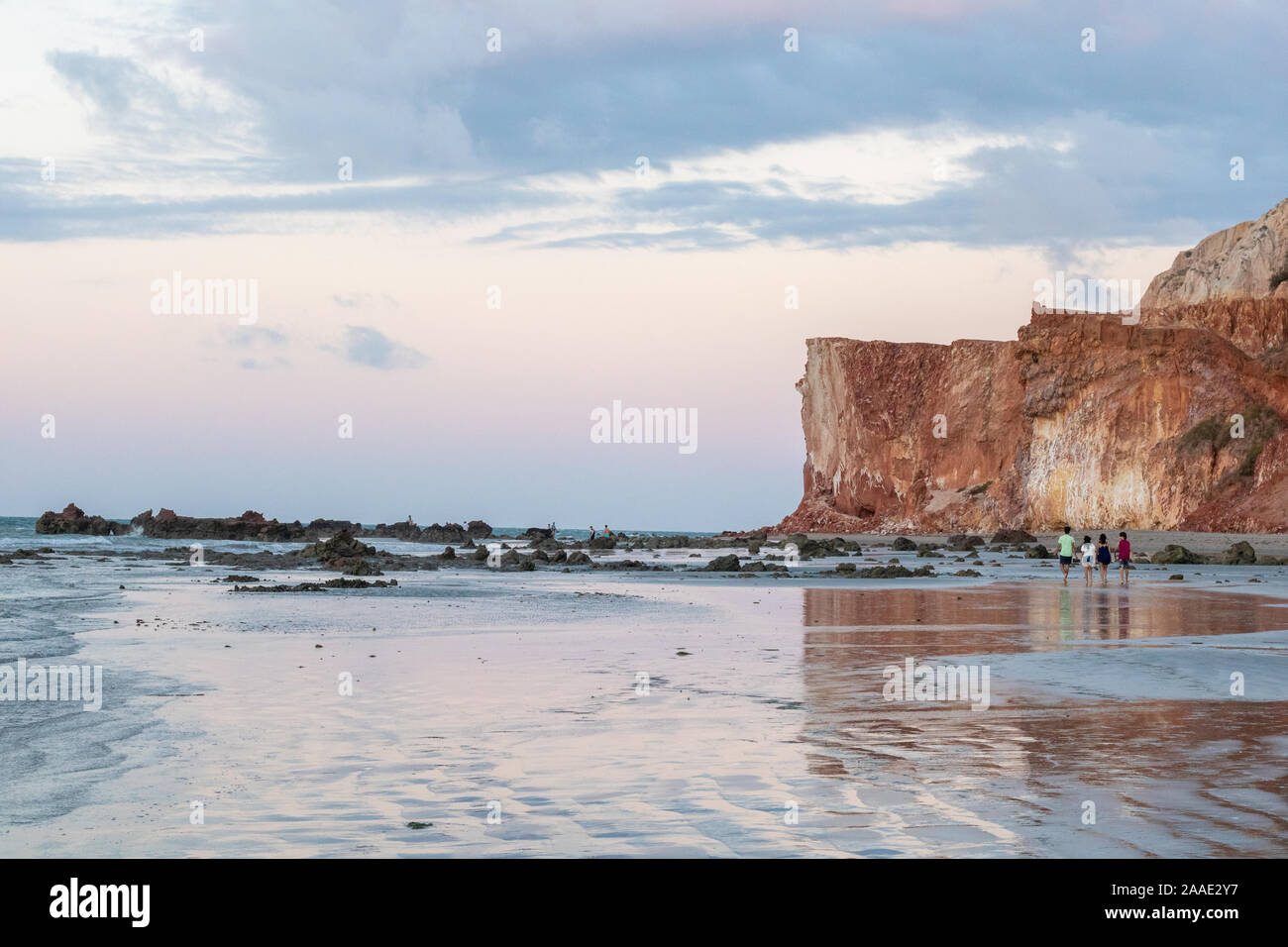 Coucher du soleil sur la falaise d'icapui dans le nord du Brésil Banque D'Images