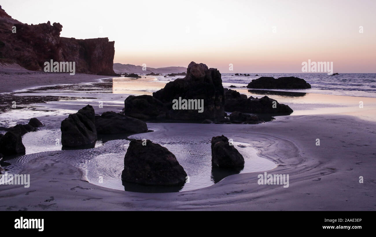 Coucher du soleil sur la plage à Icapui Brésil Banque D'Images