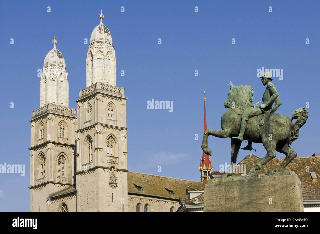 Zürich - Hans Waldmann Statue mit den Doppeltürmen Grossmünsterkirche, Wahrzeichen der dem von Zürich Banque D'Images