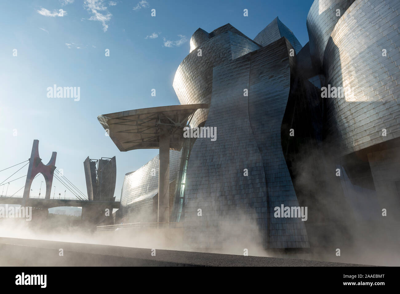 Par Fujiko Nakaya sculpure brouillard au Musée Guggenheim Bilbao, Espagne Banque D'Images