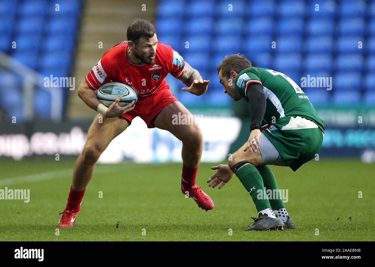 Leicester Tigers" Thompstone Adam (à gauche) et London Irish's Stephen Myler Banque D'Images