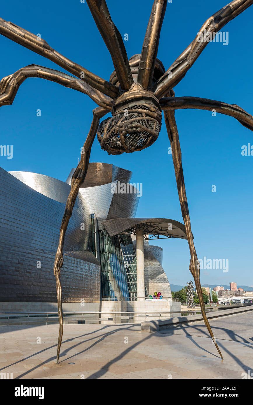 Maman Statue par Louise Bourgeois à l'extérieur Musée Guggenheim Bilbao, Espagne Banque D'Images