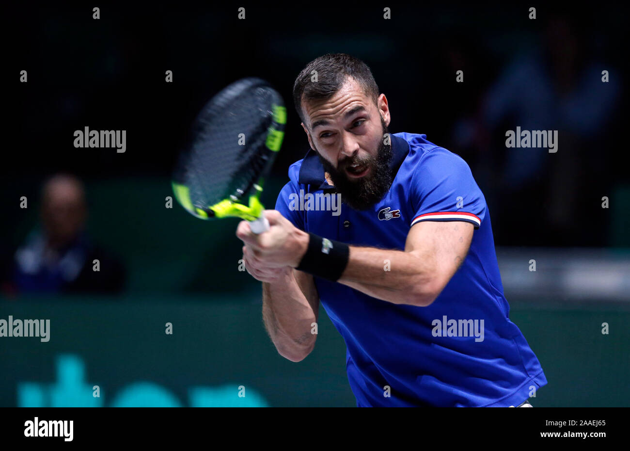 Benoit Paire de France en action contre la Serbie de Novak Djokovic au cours de jour 4 de la Coupe Davis 2019 à la Caja Magica. Banque D'Images